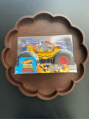 Oversized Hot Wheels Monster Trucks ~ Skeleton Crew